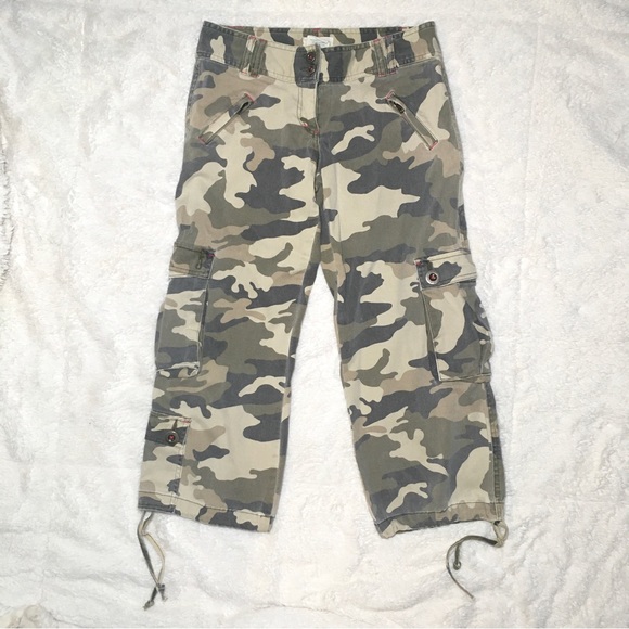 zinc Pants & Jumpsuits Y2k 0s Zinc Green Camo Low Rise Cargo Capri